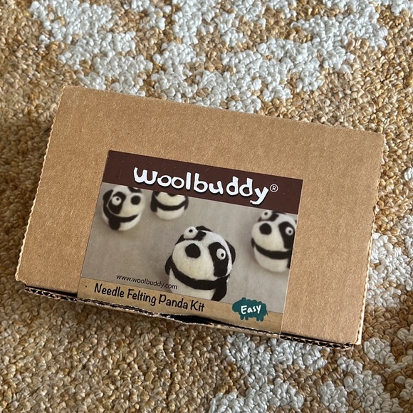Panda NEEDLE FELTING KIT BY WOOLBUDDY - Picture 3 of 4